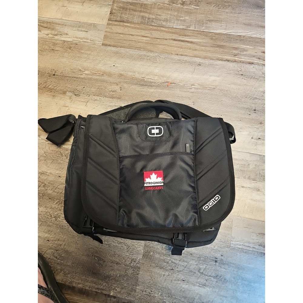 OGIO 417015 Black Upton Computer Laptop Messenger Bag/Briefcase‎